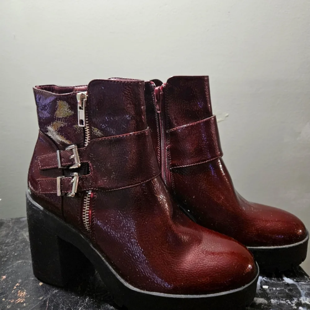NWT!!! Dark red metallic ankle boots from Forever21 - Picture 1 of 7